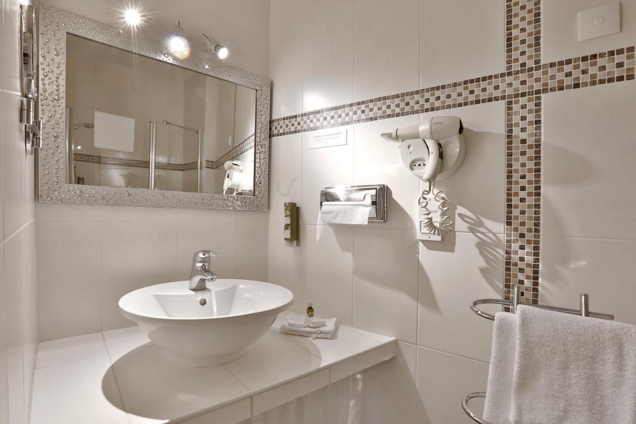 Hotel Restaurant Charbonnel Brantome Bagian luar foto