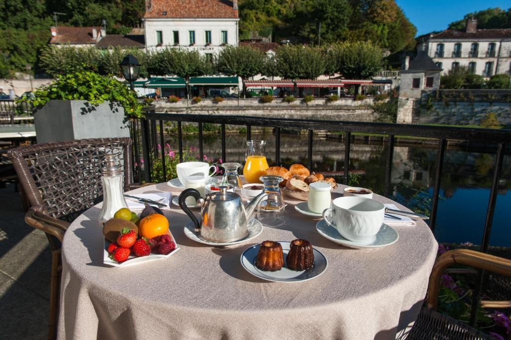 Hotel Restaurant Charbonnel Brantome Bagian luar foto