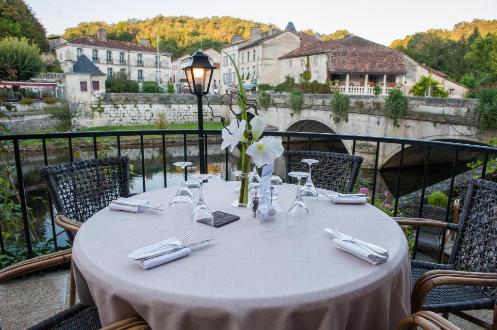 Hotel Restaurant Charbonnel Brantome Bagian luar foto