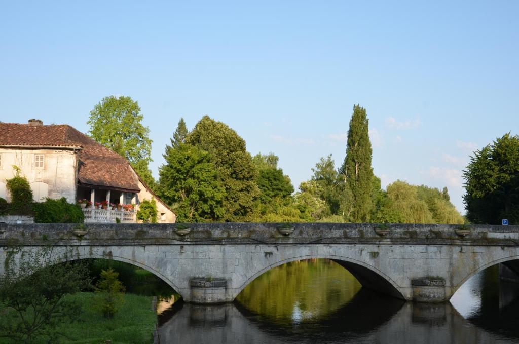 Hotel Restaurant Charbonnel Brantome Bagian luar foto